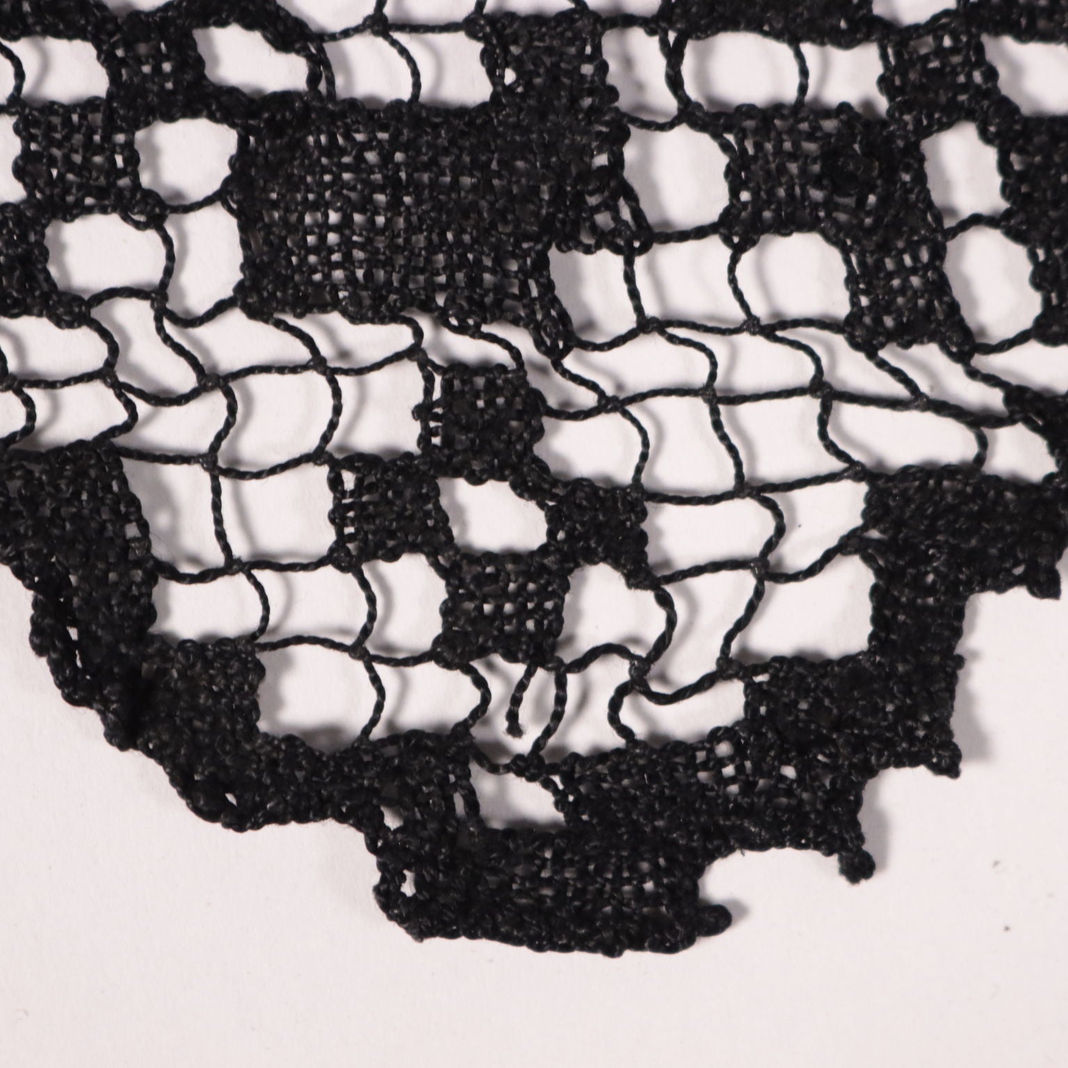 Scialle in Filet Nero Vintage in Cotone Nero Italia XX Secolo