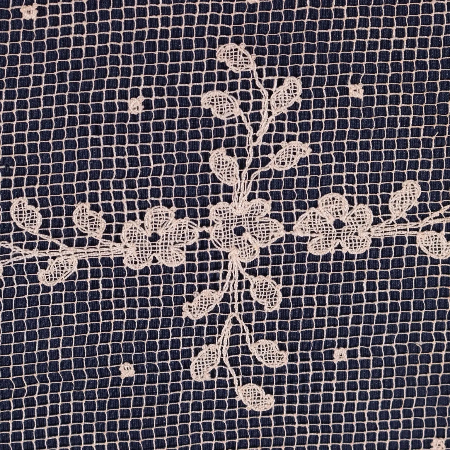 Set Of 3 Oval Filet Doilies Cotton Italy 20th Century | Clothing & House Linens | Antique House Linens