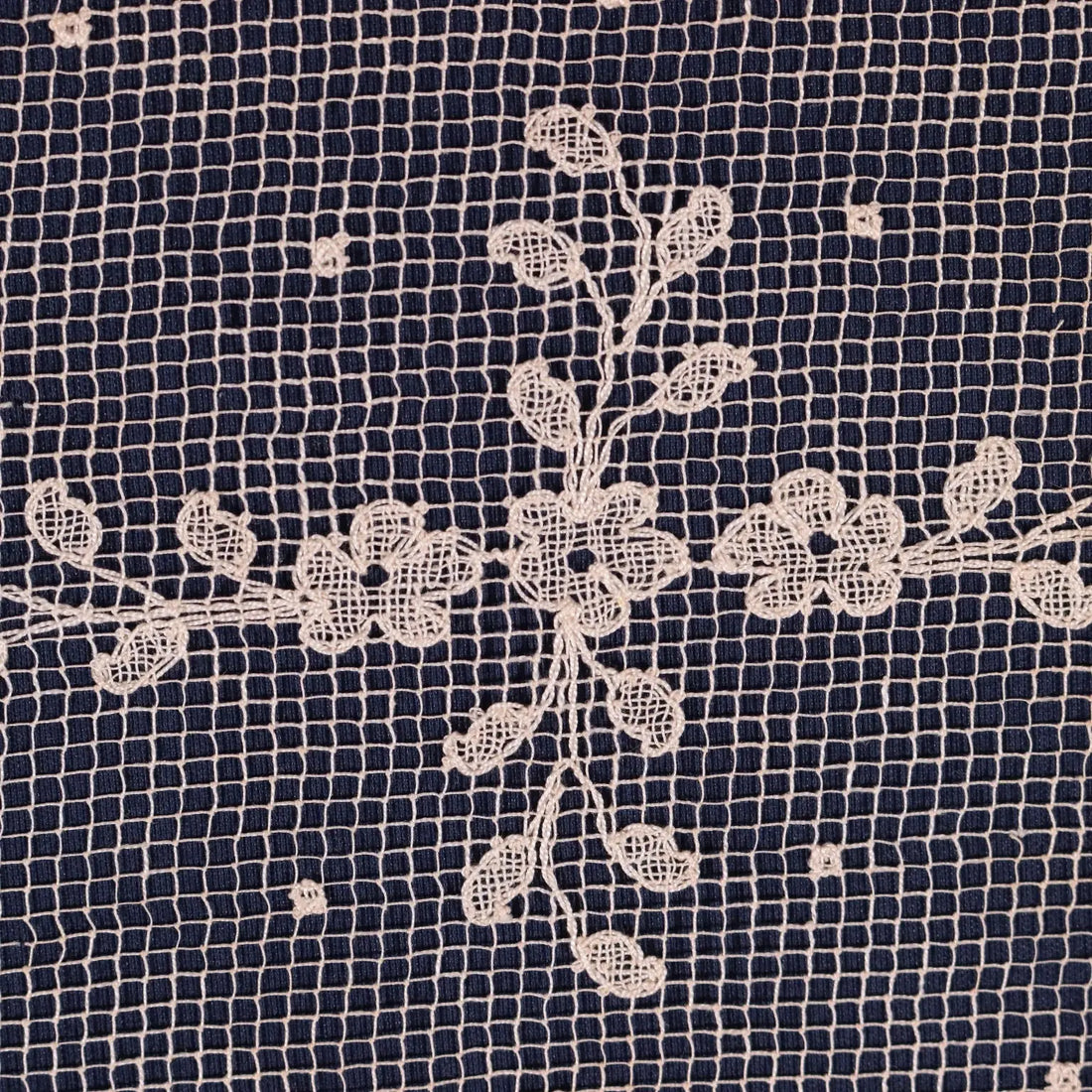 Set Of 3 Oval Filet Doilies Cotton Italy 20th Century | Clothing & House Linens | Antique House Linens