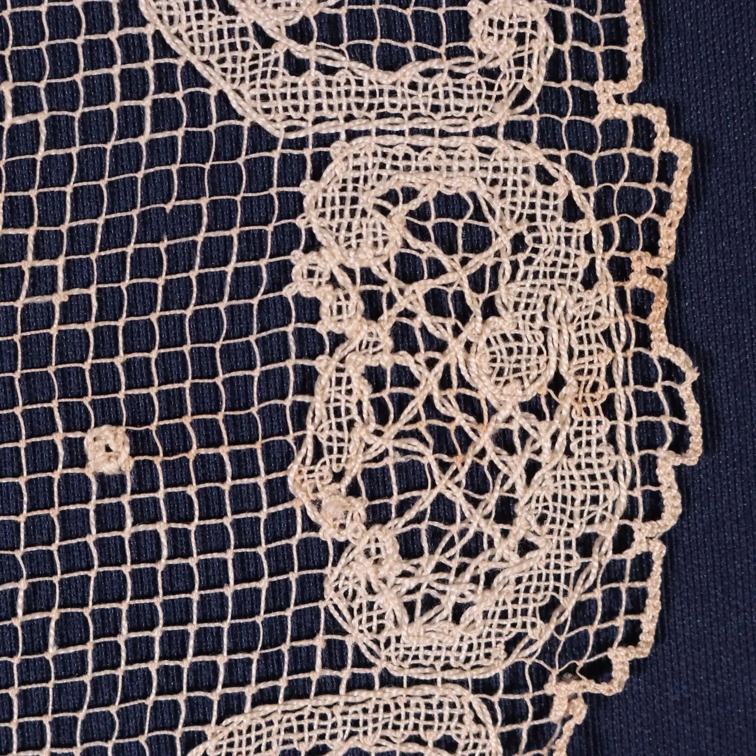 Set Of 3 Oval Filet Doilies Cotton Italy 20th Century | Clothing & House Linens | Antique House Linens