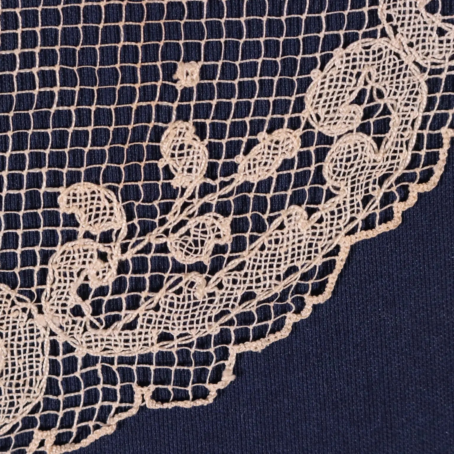 Set Of 3 Oval Filet Doilies Cotton Italy 20th Century | Clothing & House Linens | Antique House Linens
