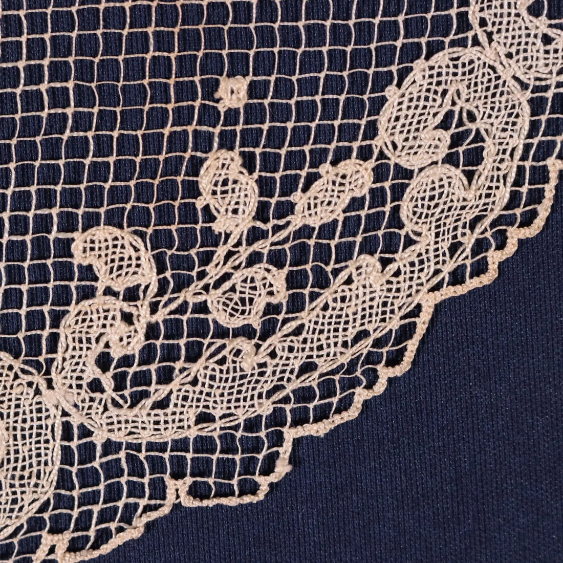 Set Of 3 Oval Filet Doilies Cotton Italy 20th Century | Clothing & House Linens | Antique House Linens