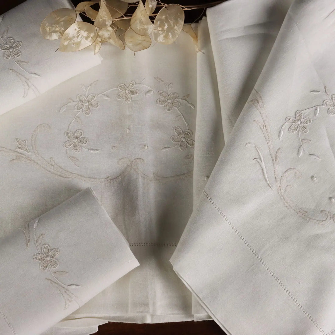 Double Bed Sheeth with 2 Pillowcases Linen Second Hand Italy | Clothing & House Linens | Antique House Linens