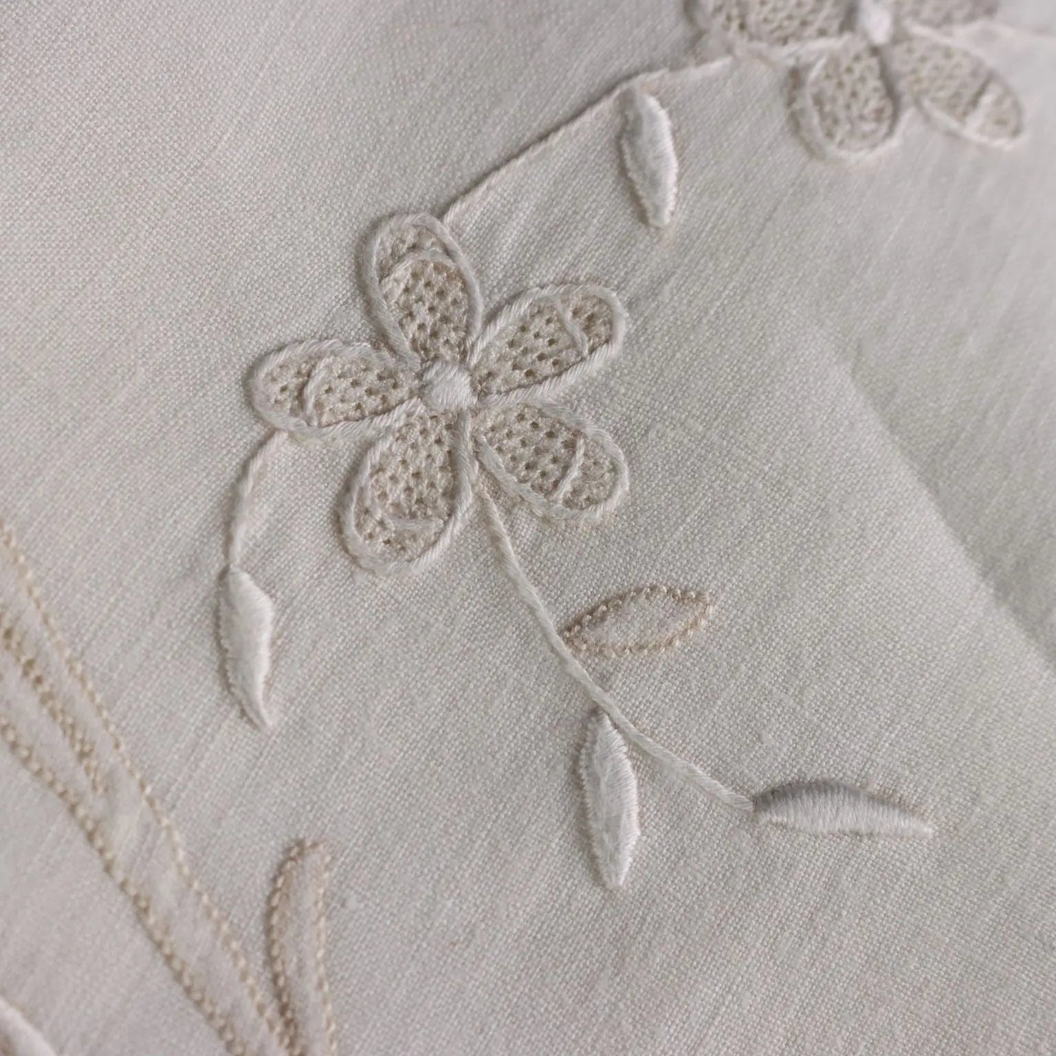 Double Bed Sheeth with 2 Pillowcases Linen Second Hand Italy | Clothing & House Linens | Antique House Linens