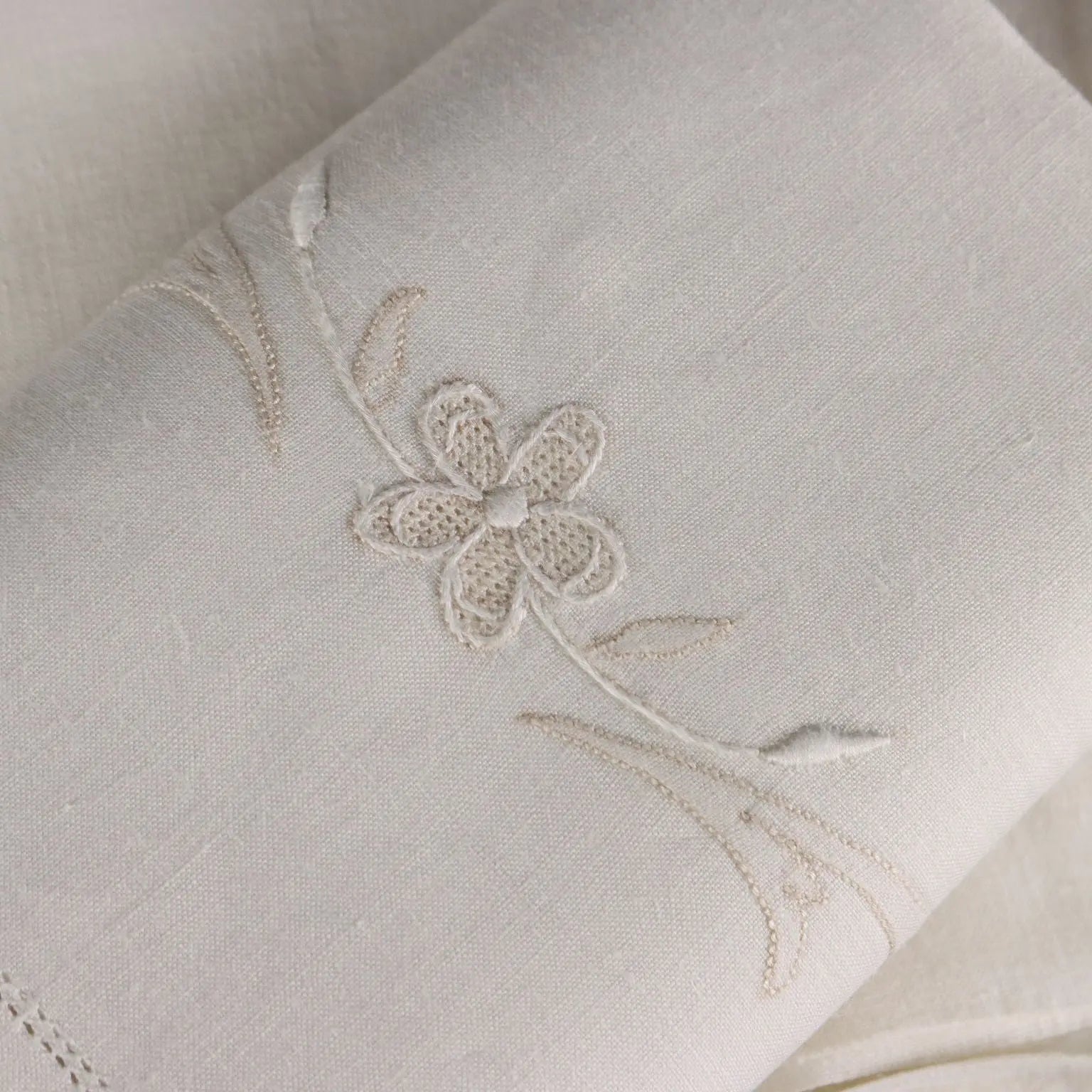 Double Bed Sheeth with 2 Pillowcases Linen Second Hand Italy | Clothing & House Linens | Antique House Linens