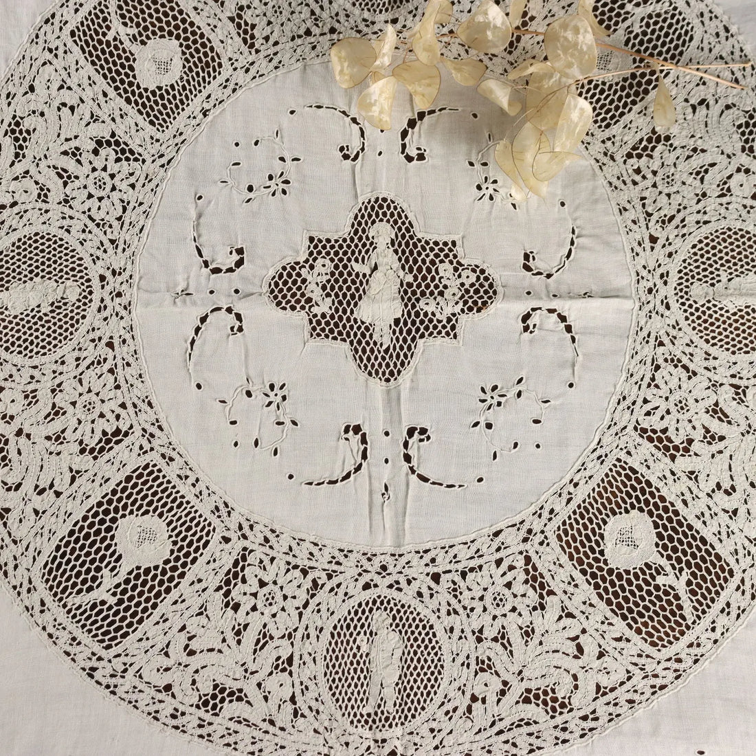 Linen Tablecloth Cantù Lace Second Hand Italy | Clothing & House Linens | Antique House Linens