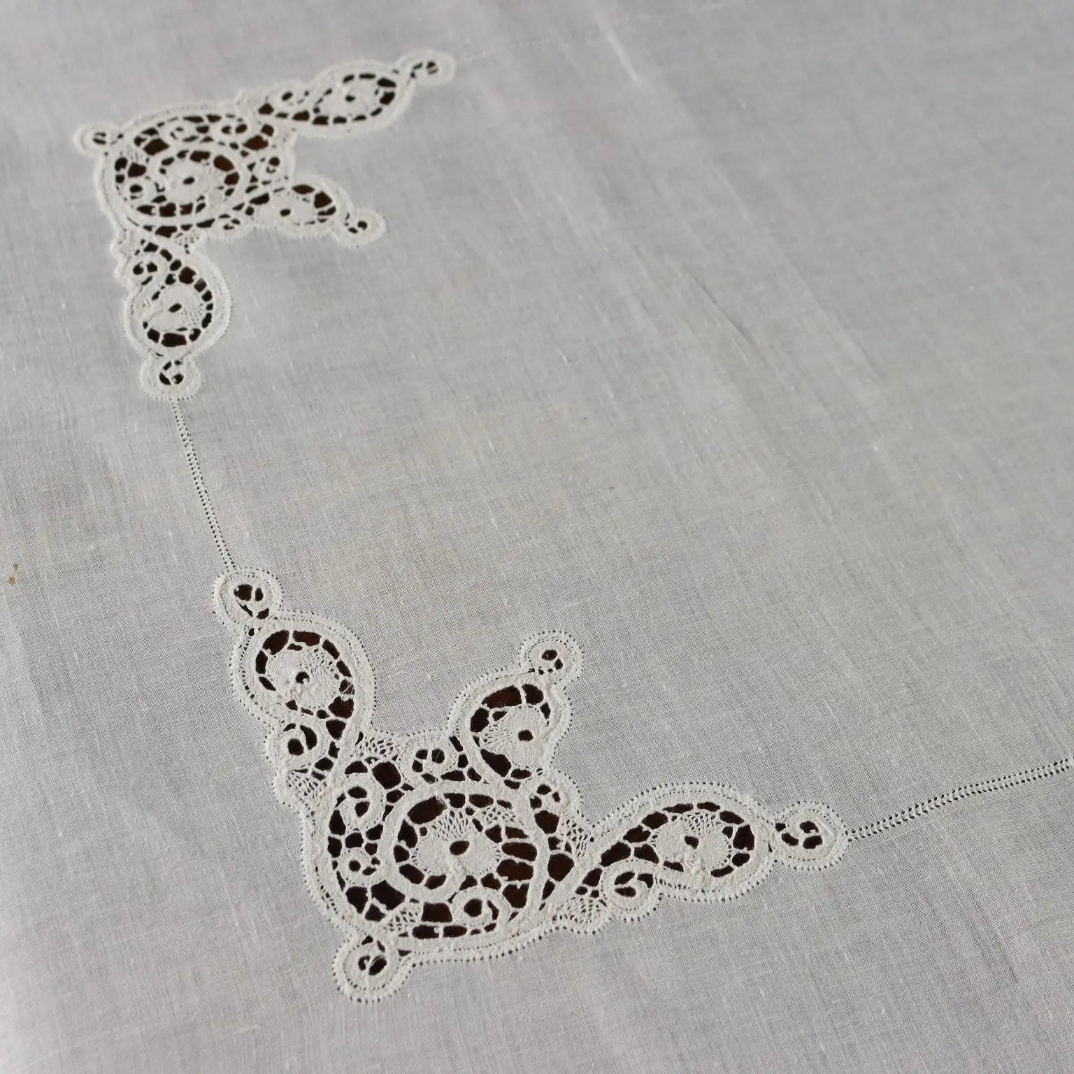 Tablecloth with 18 Napkins Cantù Lace Second Hand Italy | Clothing & House Linens | Antique House Linens
