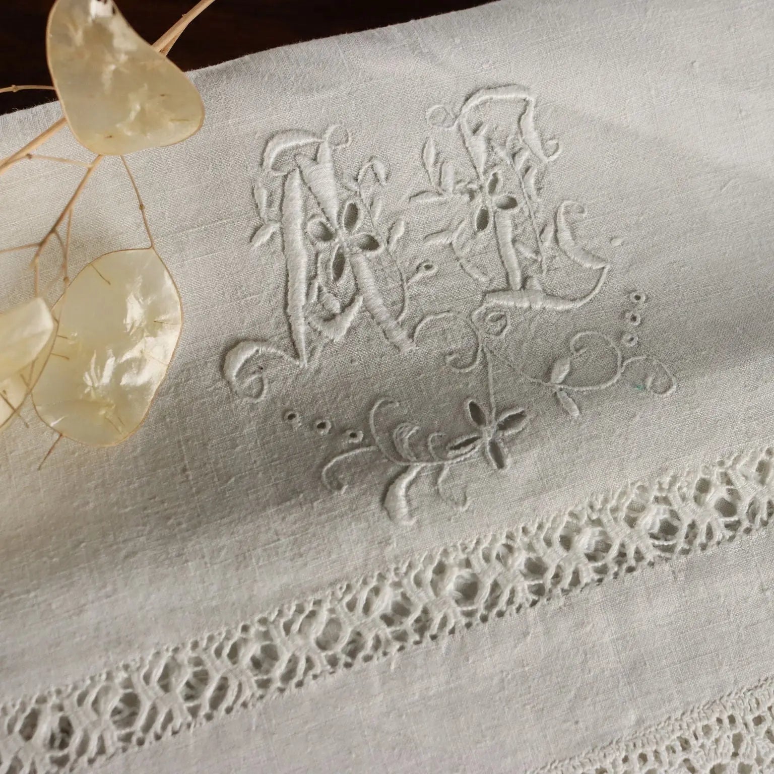 Flax Towel Satin Stitch Second Hand Italy | Clothing & House Linens | Antique House Linens
