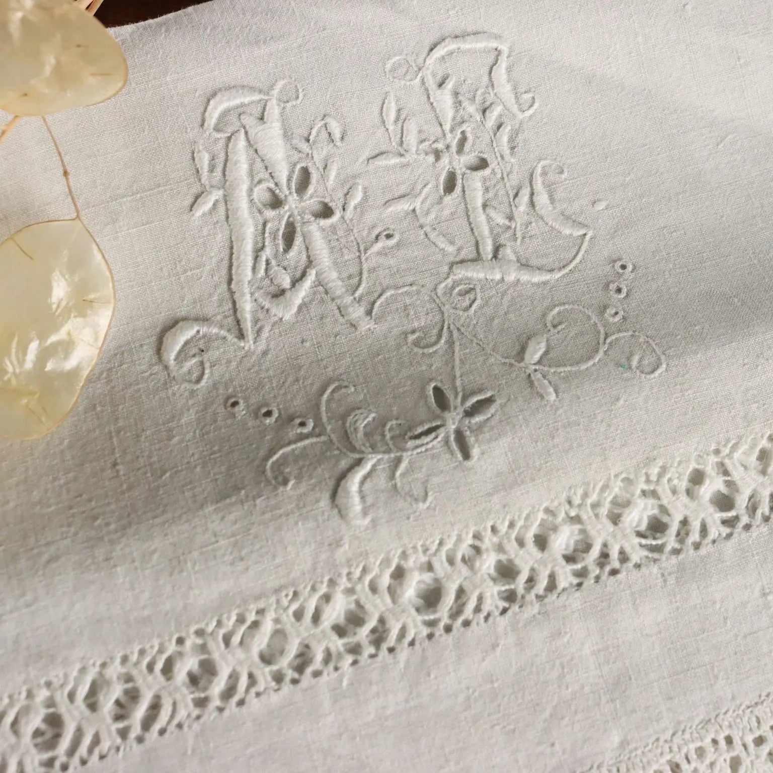 Flax Towel Satin Stitch Second Hand Italy | Clothing & House Linens | Antique House Linens