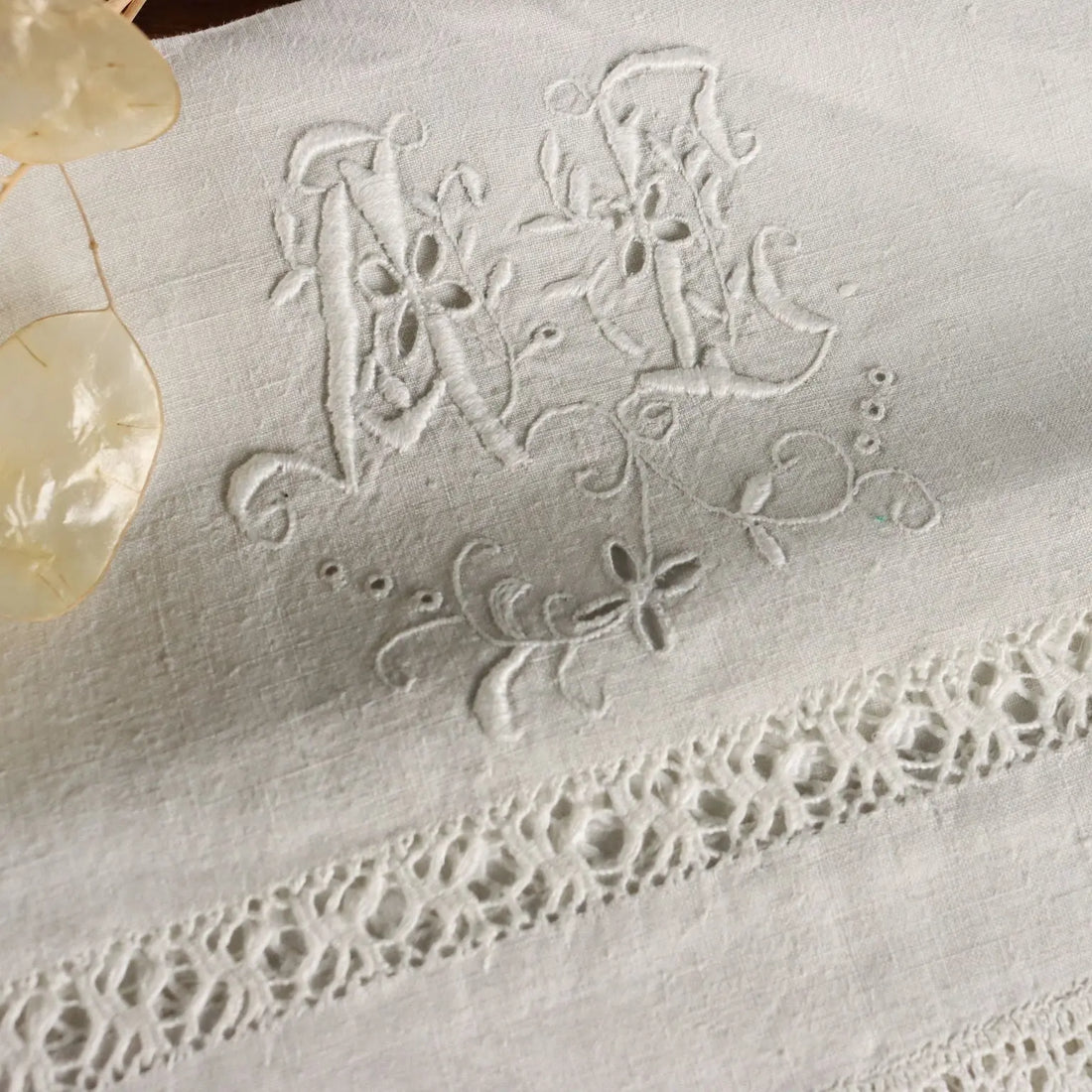 Flax Towel Satin Stitch Second Hand Italy | Clothing & House Linens | Antique House Linens