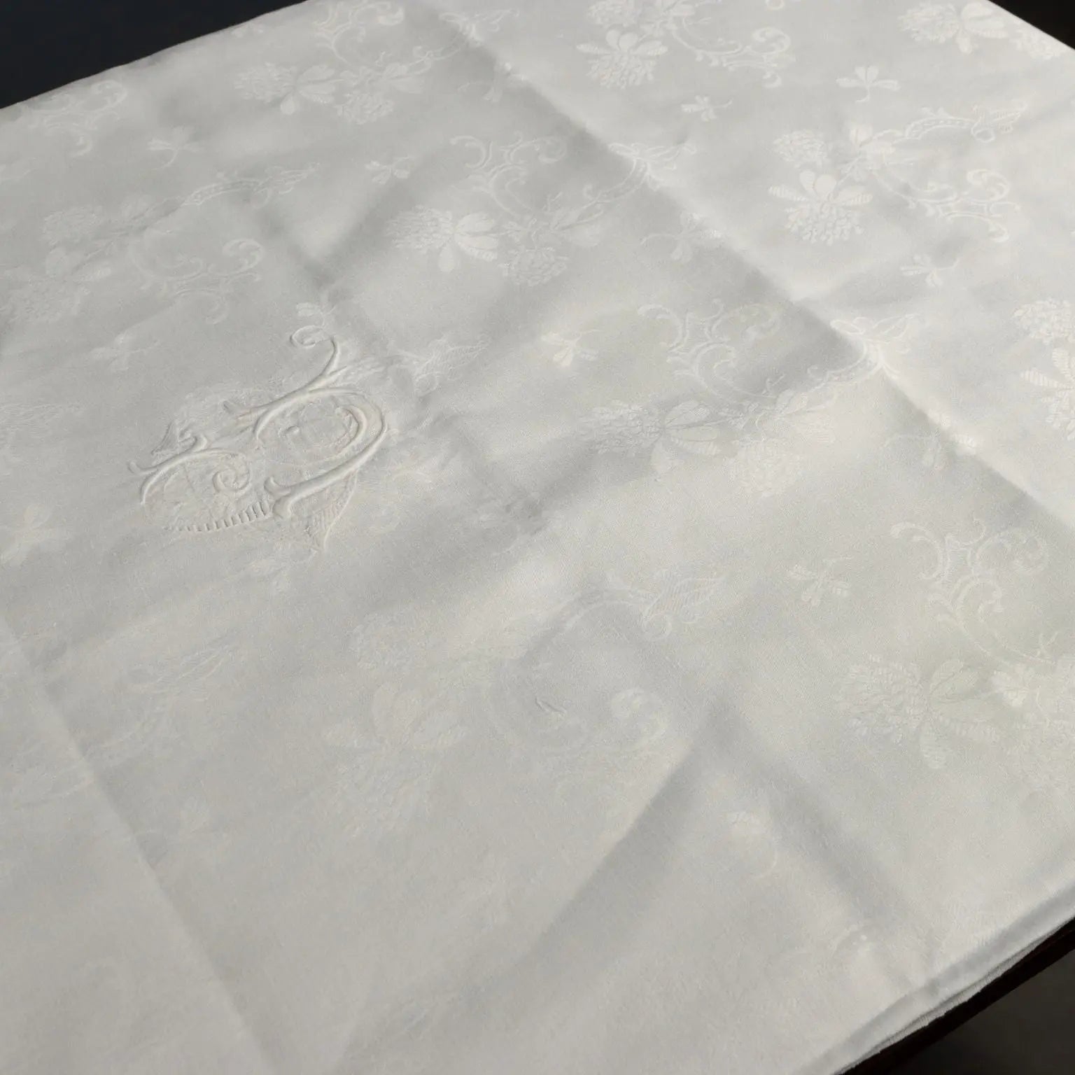 Linen Tablecloth with 12 Napkins Full Stitch Embroidery Italy - 182 x 300 cm | Clothing & House Linens | Antique House Linens