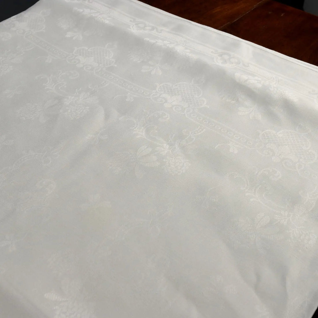 Linen Tablecloth with 12 Napkins Full Stitch Embroidery Italy - 182 x 300 cm | Clothing & House Linens | Antique House Linens