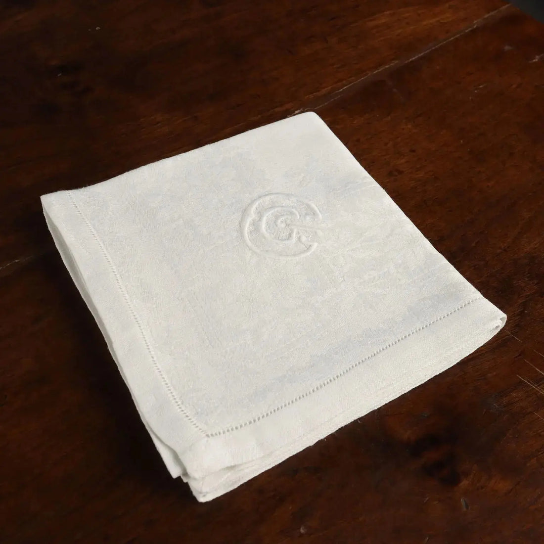 Flanders Linen Tablecloth with 12 Napkins Italy 66 x 90 In