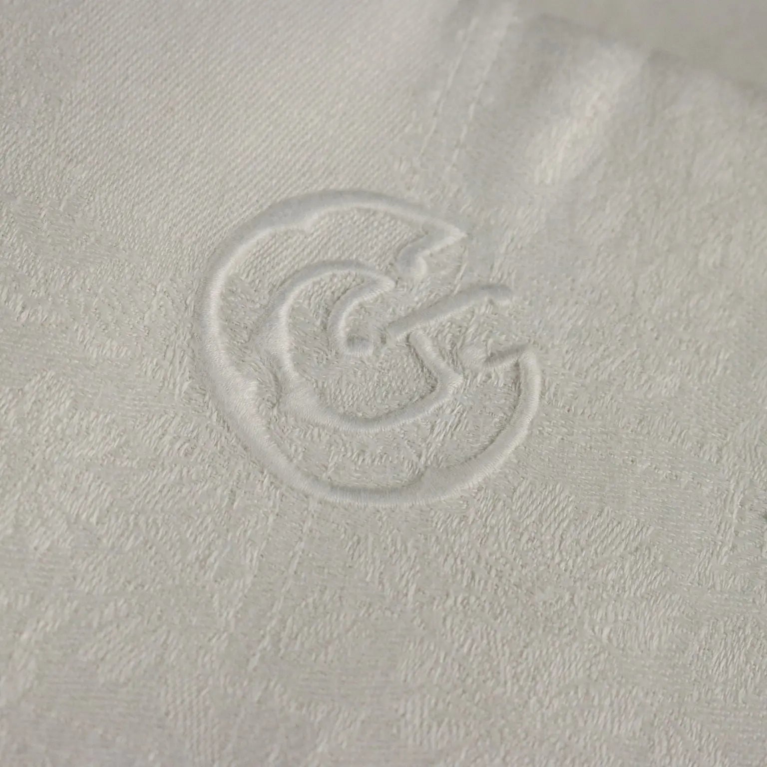 Flanders Linen Tablecloth with 12 Napkins Italy 66 x 90 In