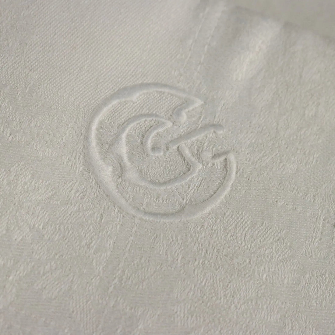 Flanders Linen Tablecloth with 12 Napkins Italy 66 x 90 In