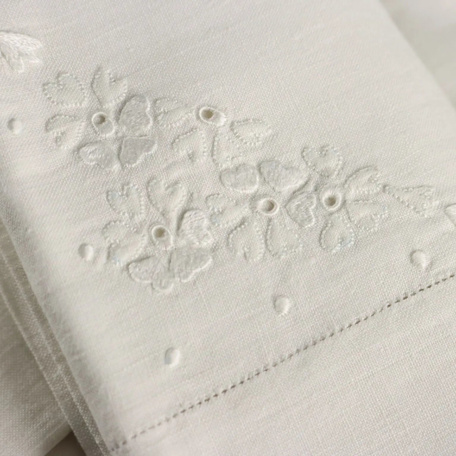 Double Bed Sheeth with 2 Pillowcases Embroidered XX Century - 104 x 95 In | Clothing & House Linens | Antique House Linens