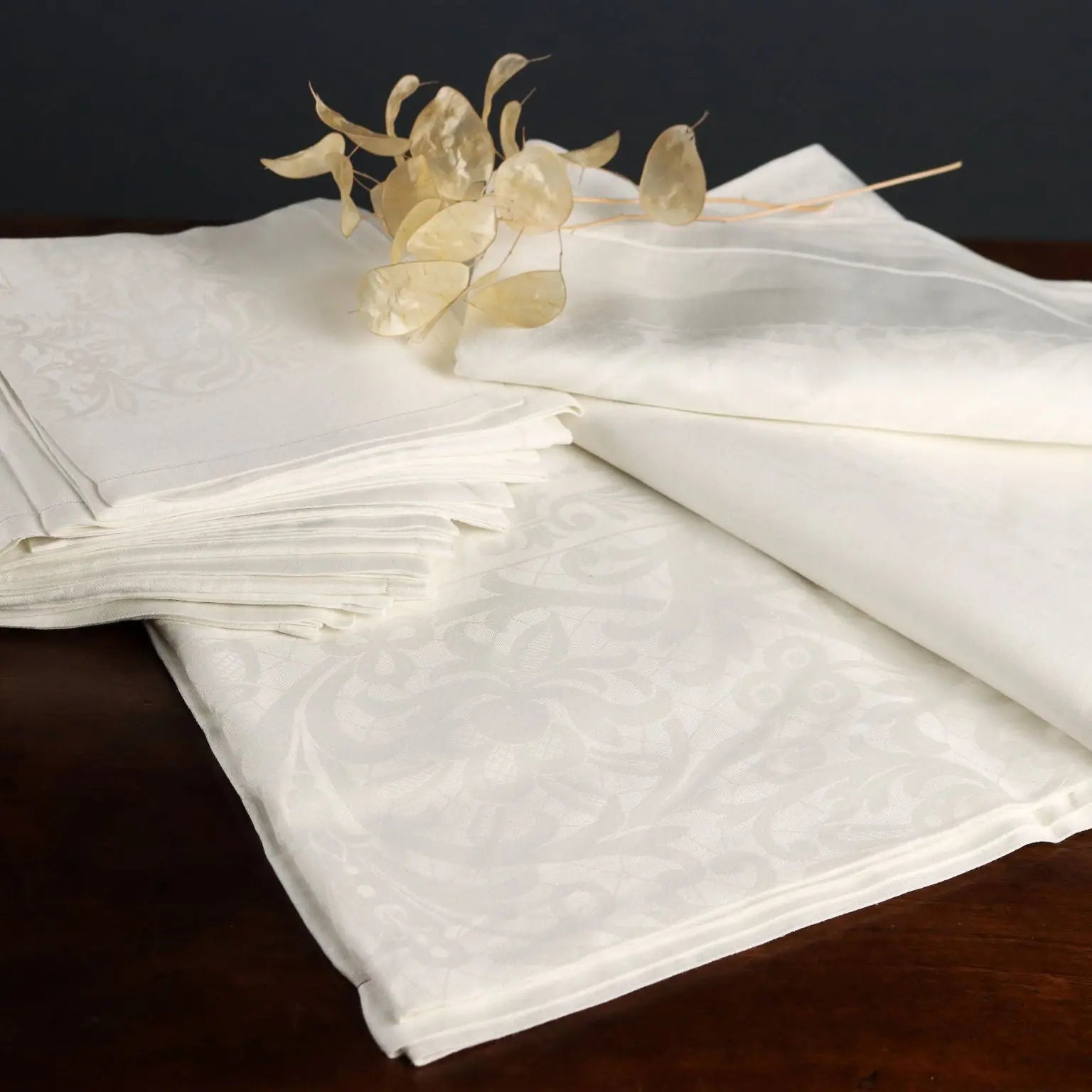 Linen Tablecloth with 8 Napkins Second Hand 91 x 69 In - 91 x 69 In | Clothing & House Linens | Antique House Linens