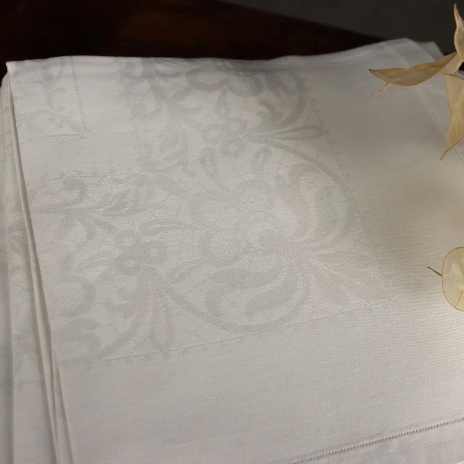 Linen Tablecloth with 8 Napkins Second Hand 91 x 69 In - 91 x 69 In | Clothing & House Linens | Antique House Linens