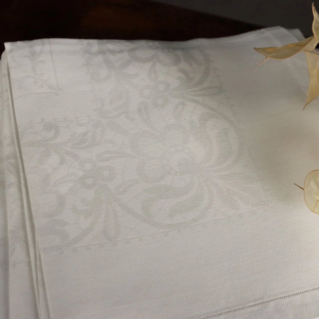 Linen Tablecloth with 8 Napkins Second Hand 91 x 69 In - 91 x 69 In | Clothing & House Linens | Antique House Linens