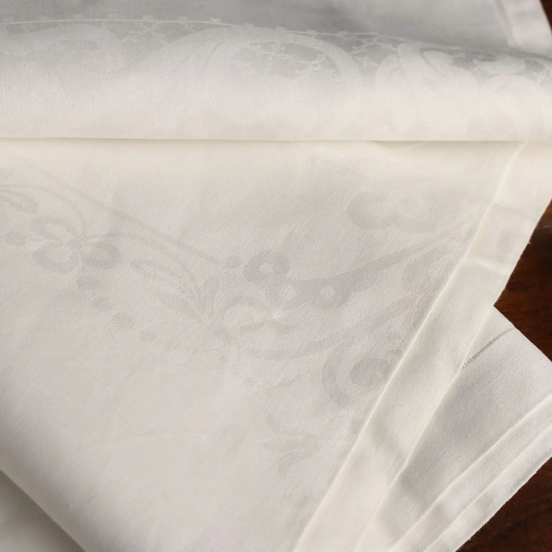 Linen Tablecloth with 8 Napkins Second Hand 91 x 69 In - 91 x 69 In | Clothing & House Linens | Antique House Linens