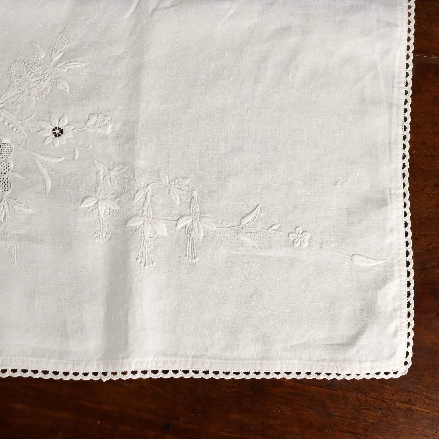 Embroidered Fabric with Pages and Swans Linen XIX-XX Century - 64 x 21 In | Clothing & House Linens | Antique House Linens