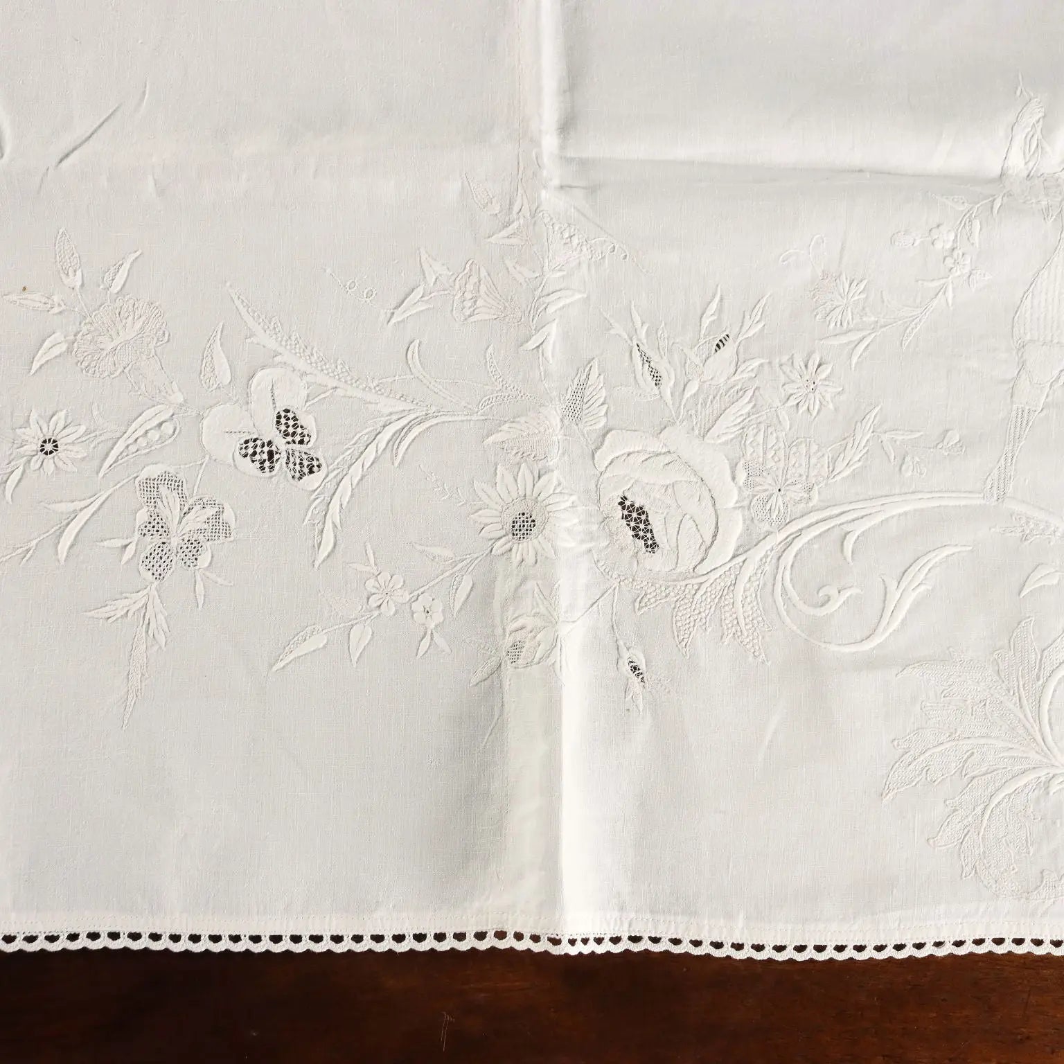 Embroidered Fabric with Pages and Swans Linen XIX-XX Century - 64 x 21 In | Clothing & House Linens | Antique House Linens