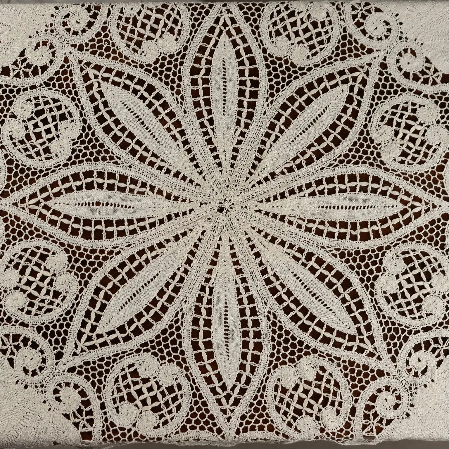 Round Tablecloth Cotton Second Hand Italy 42 x 42 In