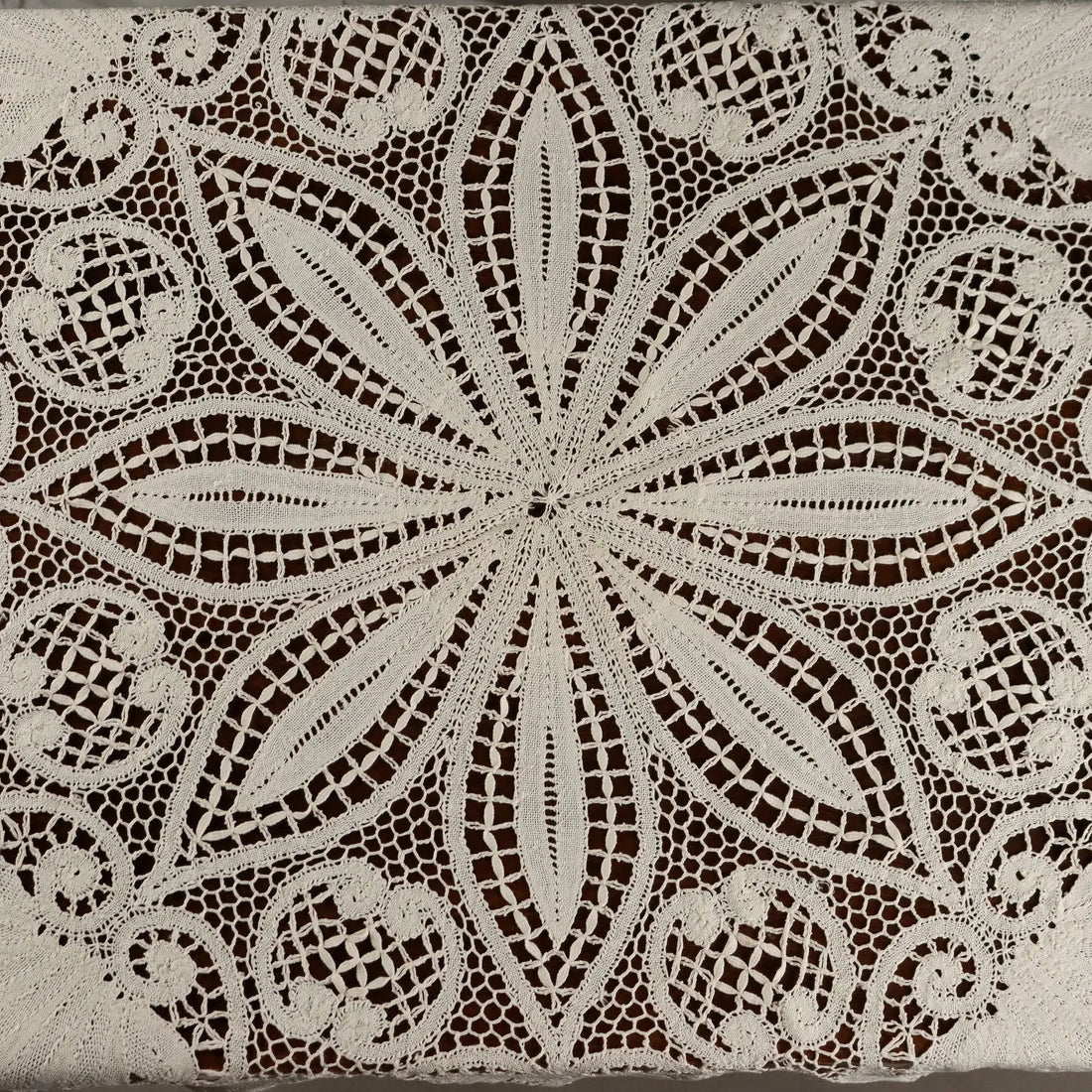 Round Tablecloth Cotton Second Hand Italy 42 x 42 In