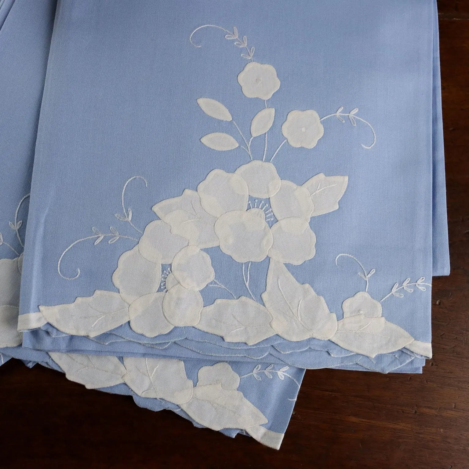Second Hand Towels Linen Flower Pattern Italy 28 x 43 In - 28 x 43 In | Clothing & House Linens | Antique House Linens