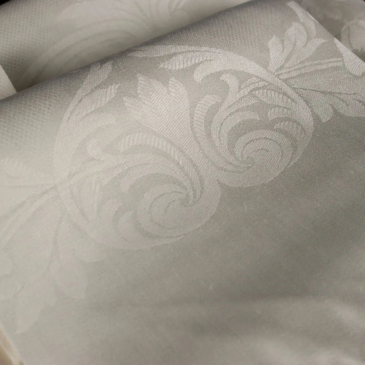 Flanders Linen Towel Set with Fringes Second Hand 59 x 25 In - 59 x 25 In | Clothing & House Linens | Antique House Linens