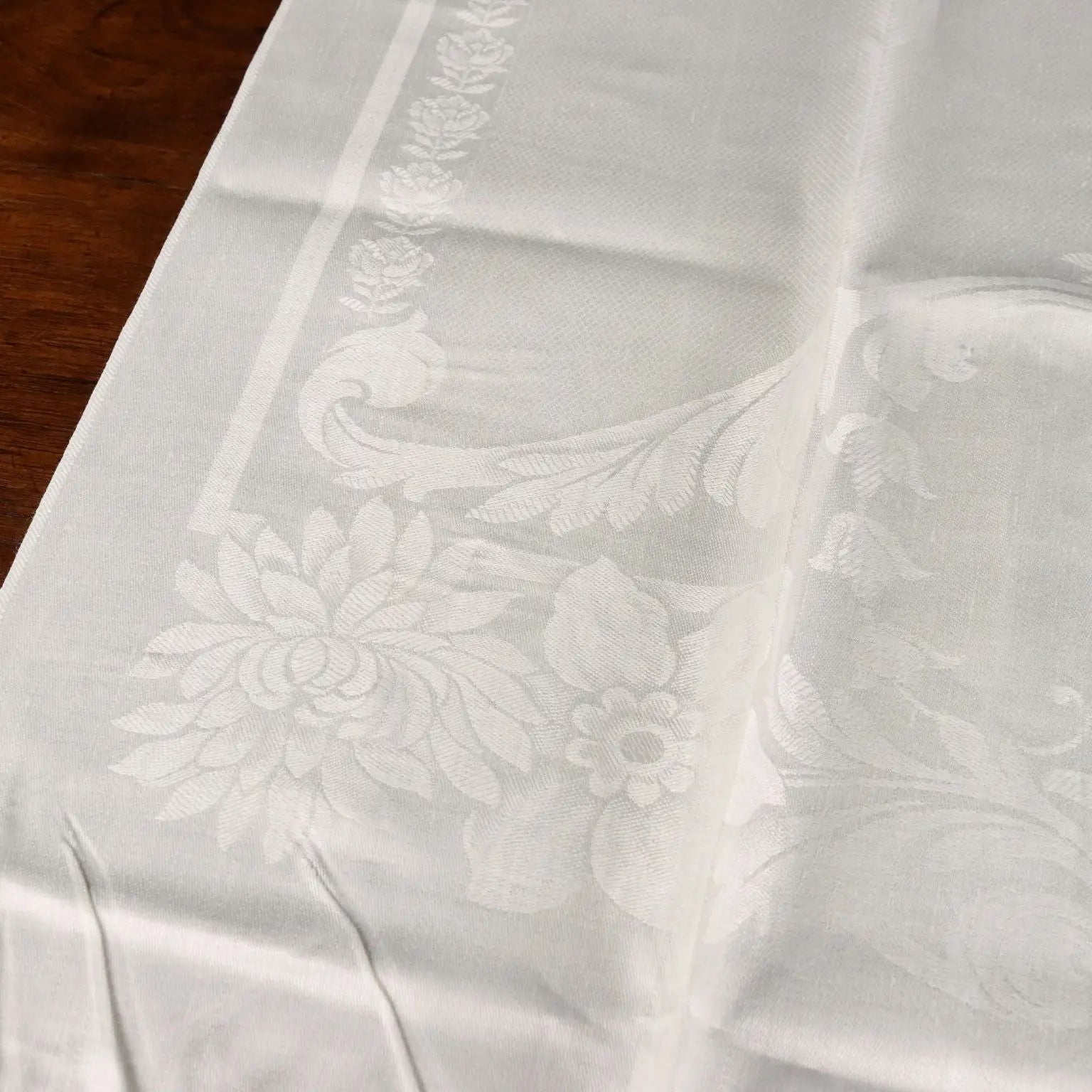 Flanders Linen Towel Set with Fringes Second Hand 59 x 25 In - 59 x 25 In | Clothing & House Linens | Antique House Linens