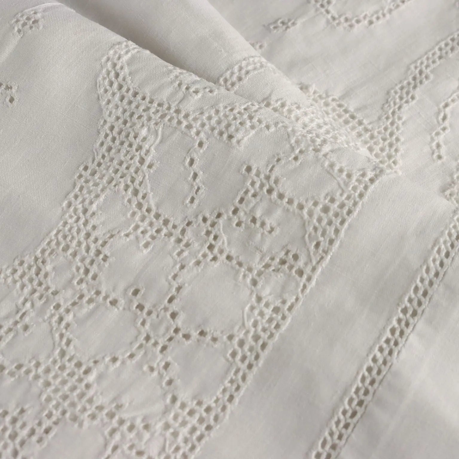 Tablecloth with 12 Napkins Sicilian Linen Italy 120 x 71 In