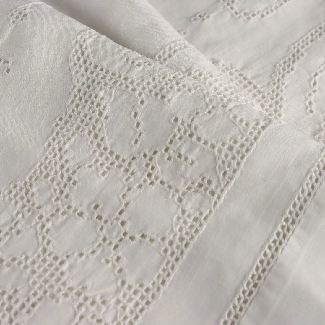 Tablecloth with 12 Napkins Sicilian Linen Italy 120 x 71 In