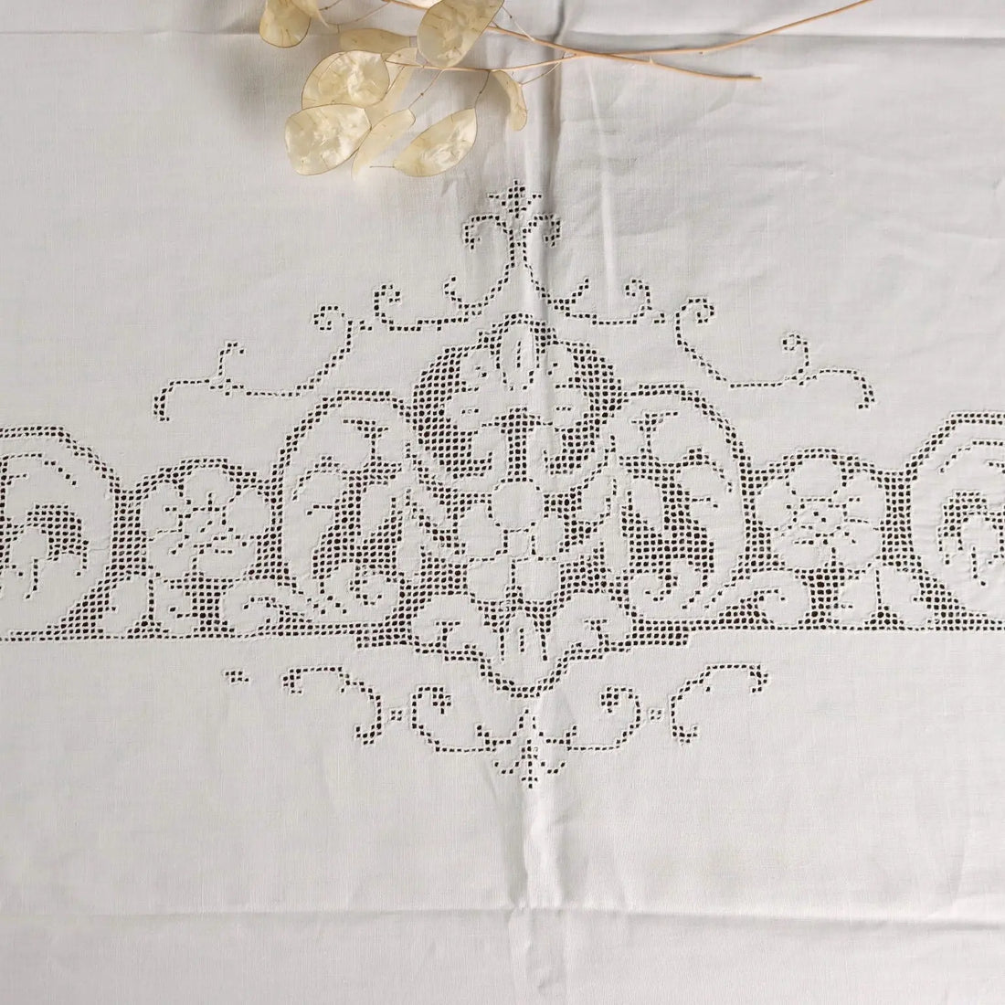 Tablecloth with 12 Napkins Sicilian Linen Italy 120 x 71 In