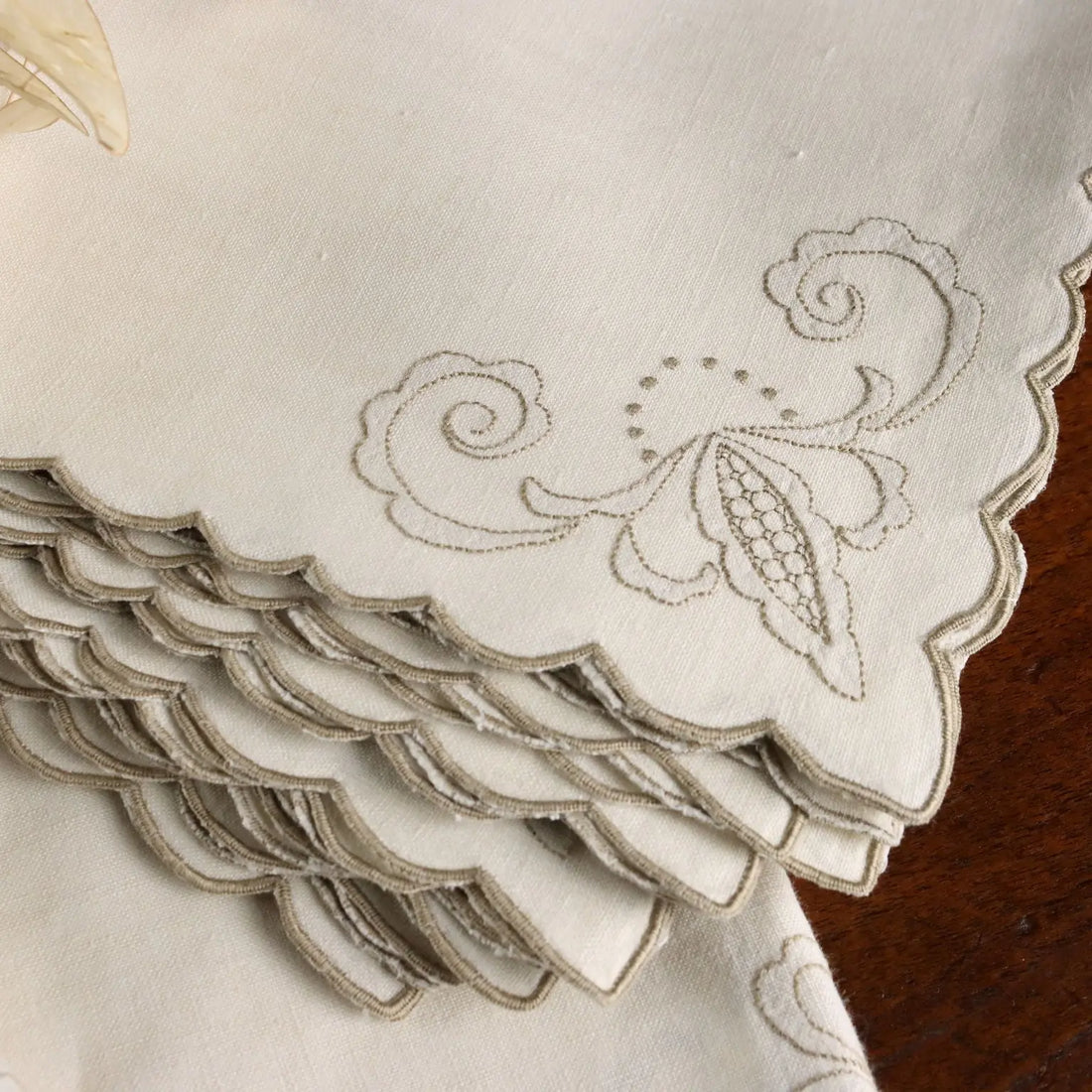 Linen Tablecloth with 12 Napkins Embroideries Italy 105 x 69 In