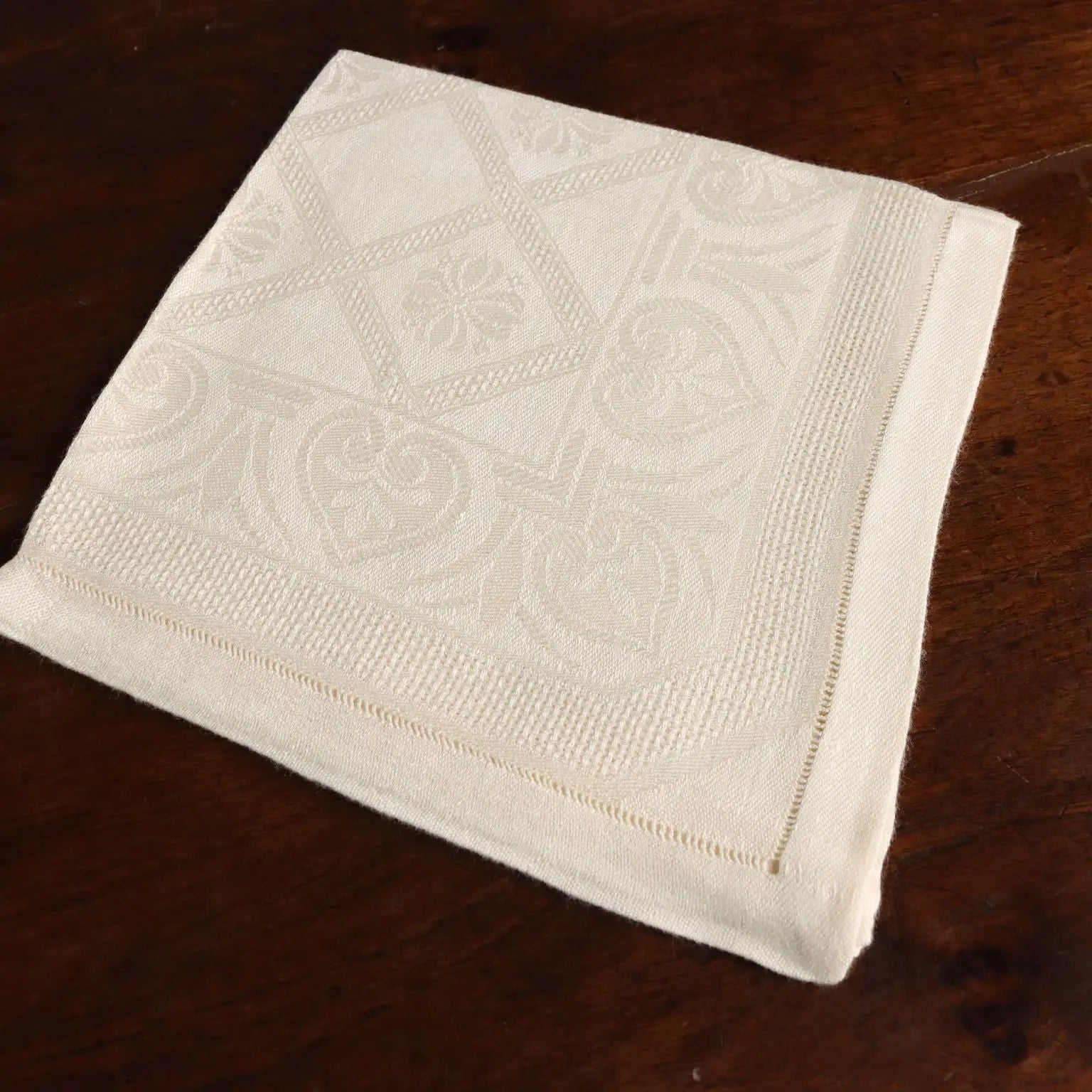 Flanders Linen Tablecloth with 12 Napkins Italy 88 x 56 In