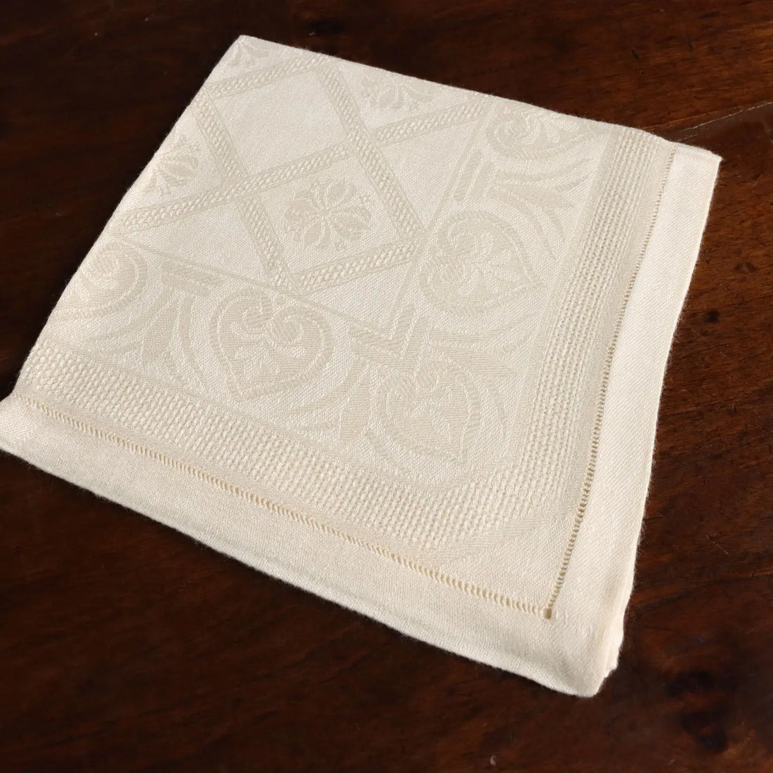 Flanders Linen Tablecloth with 12 Napkins Italy 88 x 56 In