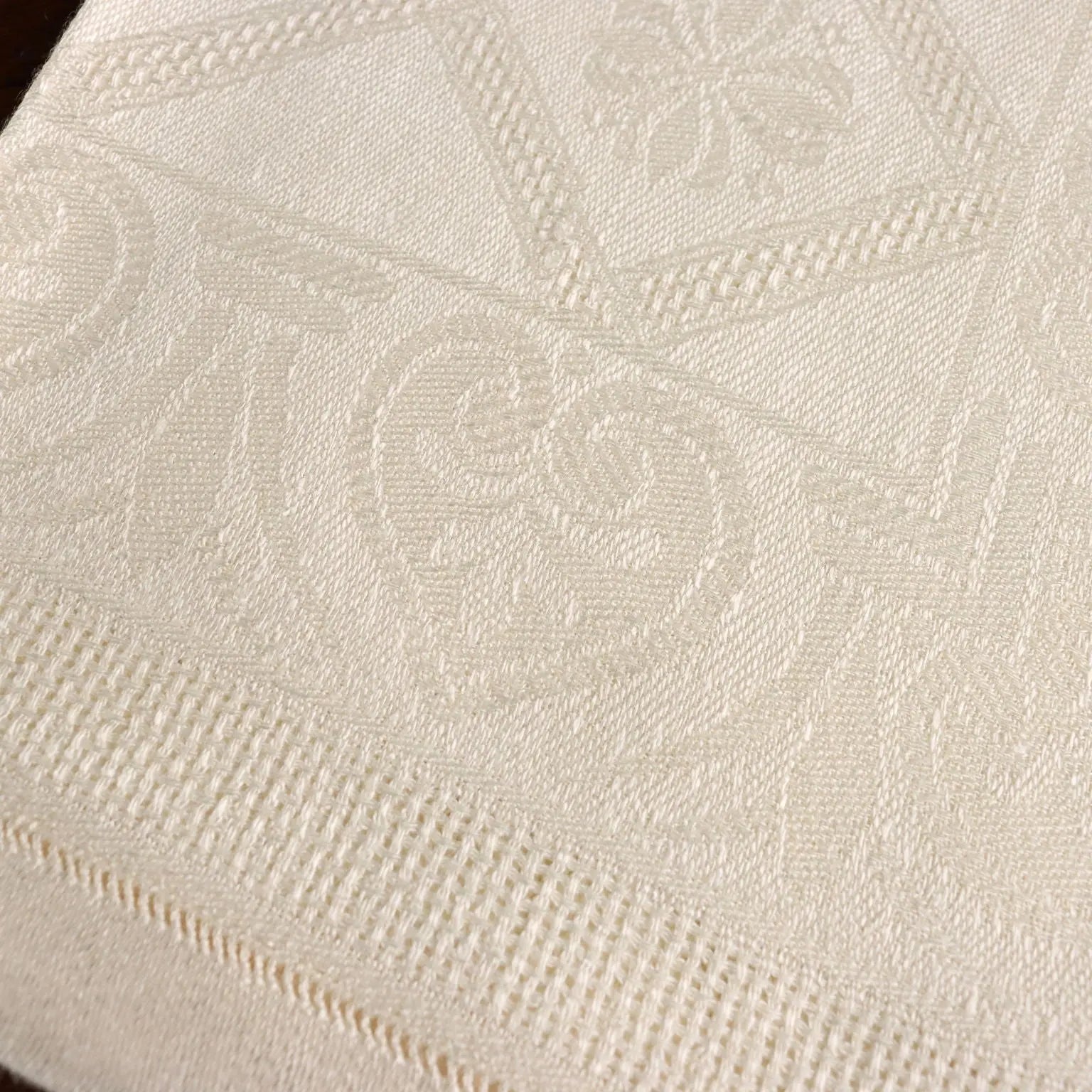 Flanders Linen Tablecloth with 12 Napkins Italy 88 x 56 In