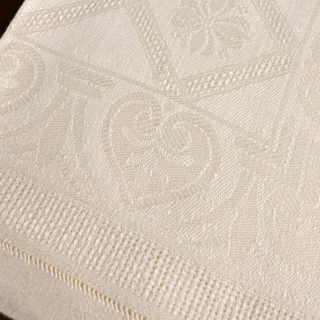 Flanders Linen Tablecloth with 12 Napkins Italy 88 x 56 In
