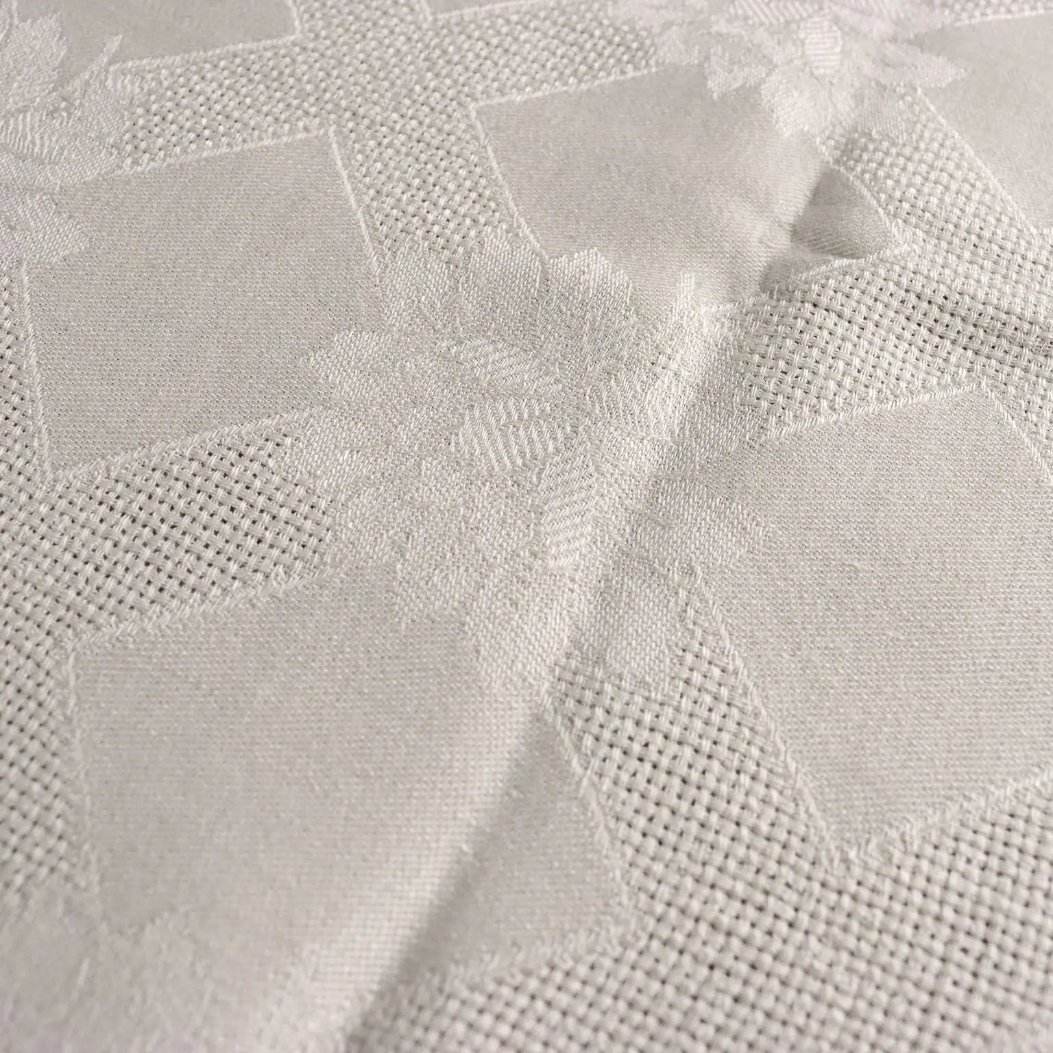 Flanders Linen Tablecloth with 12 Napkins Italy 88 x 56 In