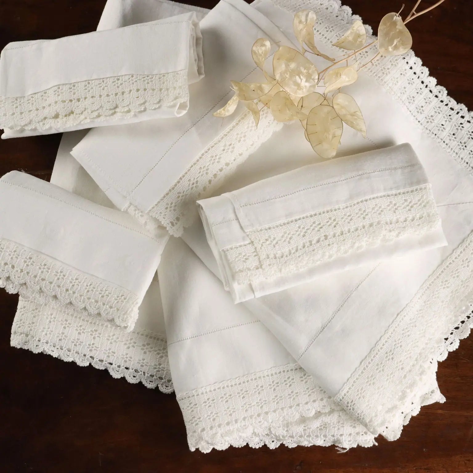 Double Bed Sheeth with Pillowcases and Towels Linen 94 x 109 In