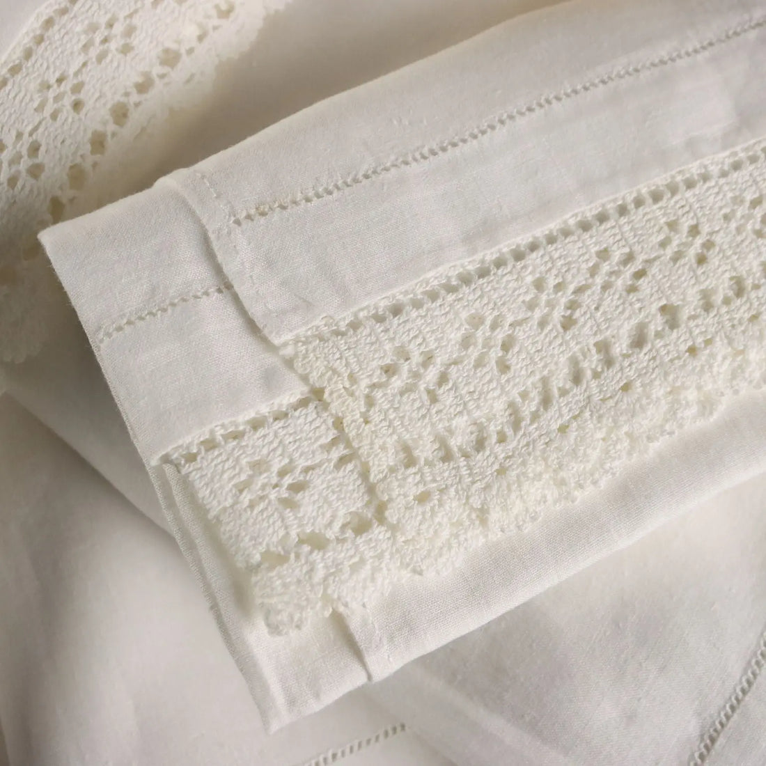 Double Bed Sheeth with Pillowcases and Towels Linen 94 x 109 In