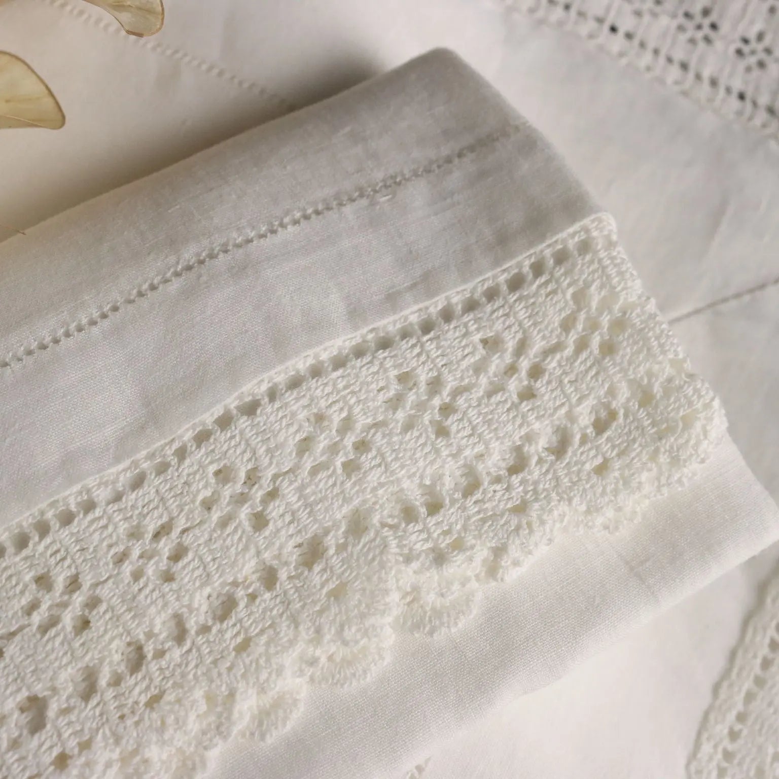 Double Bed Sheeth with Pillowcases and Towels Linen 94 x 109 In