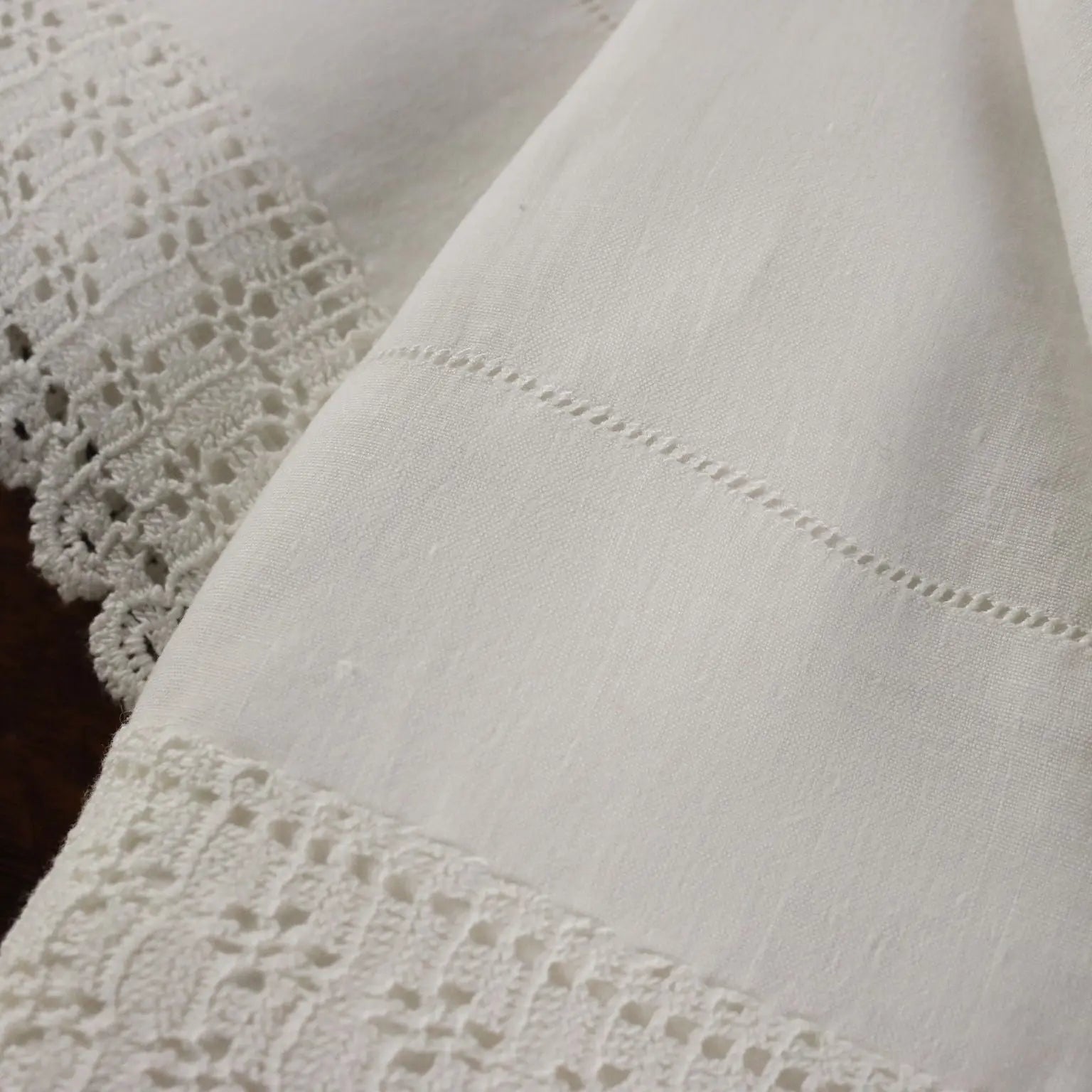 Double Bed Sheeth with Pillowcases and Towels Linen 94 x 109 In