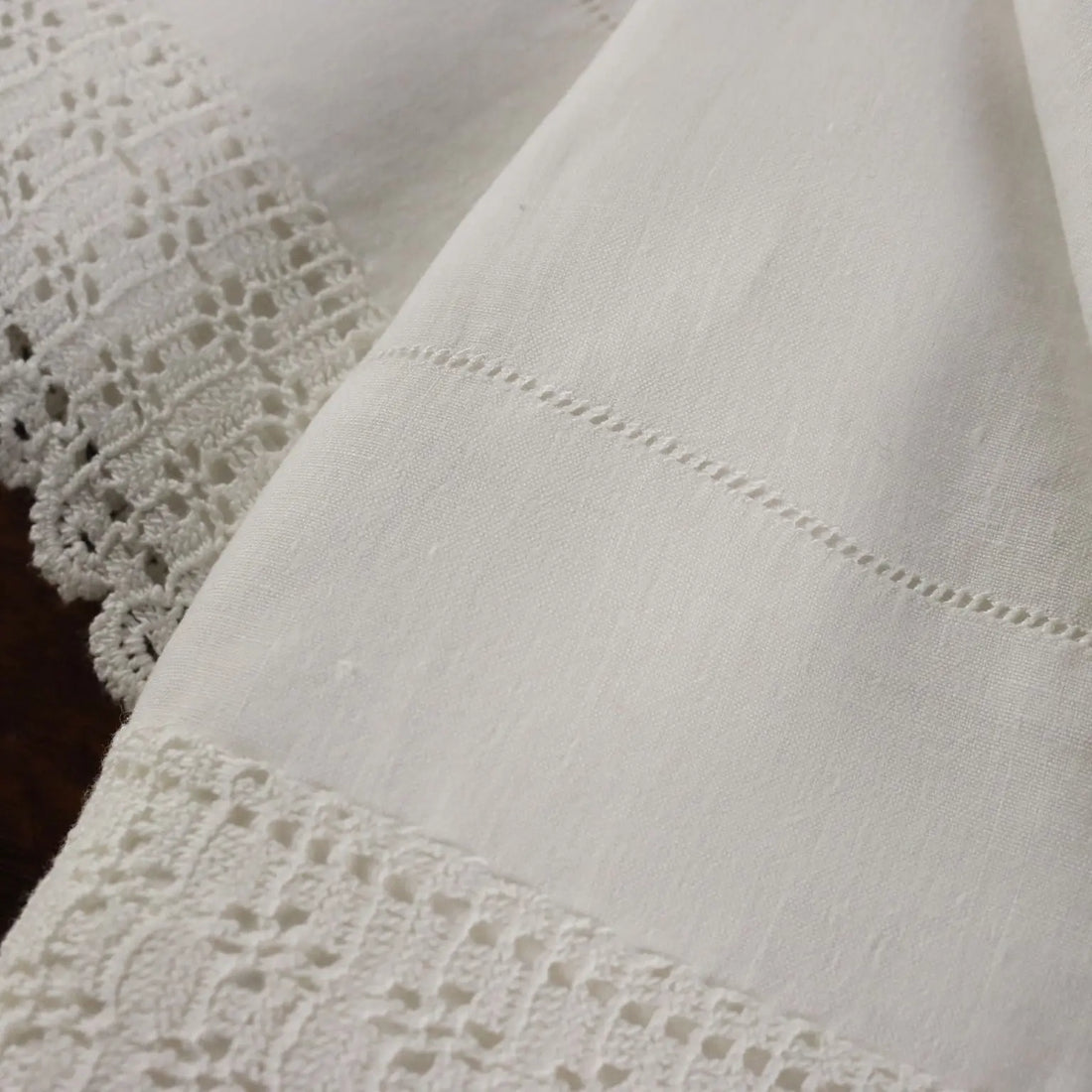 Double Bed Sheeth with Pillowcases and Towels Linen 94 x 109 In