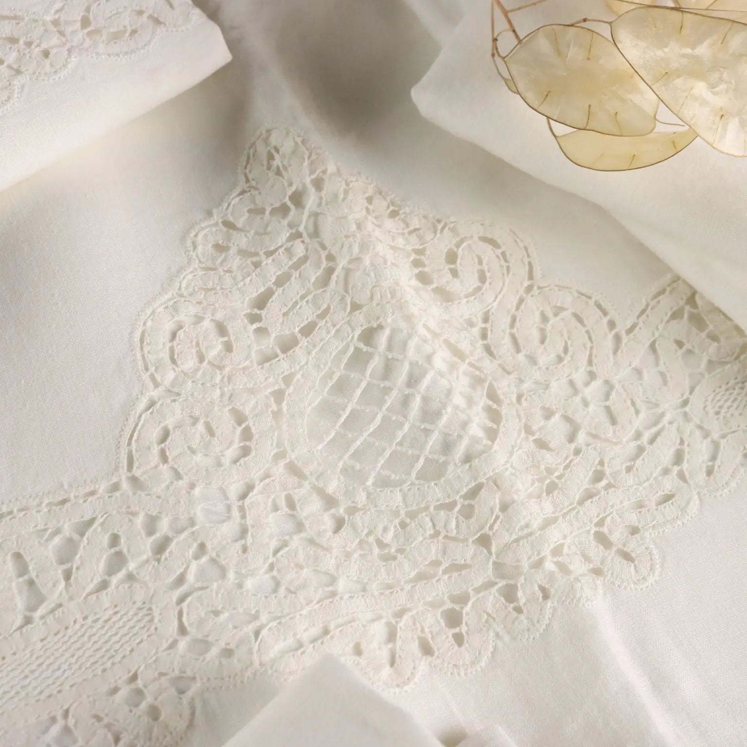 Double Bed Sheet with 2 Pillowcases Handmade 90 x 109 In