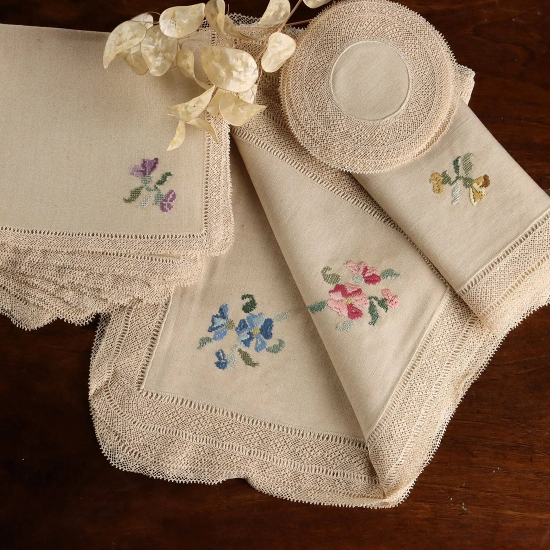 Linen Table Set Embroideries Cross-Stitch Italy 33 x 21 In