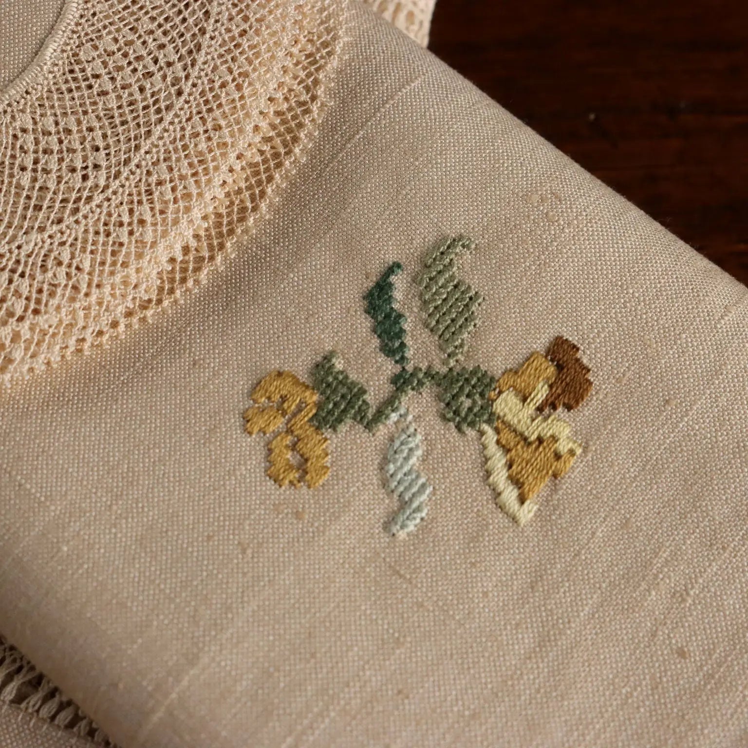 Linen Table Set Embroideries Cross-Stitch Italy 33 x 21 In