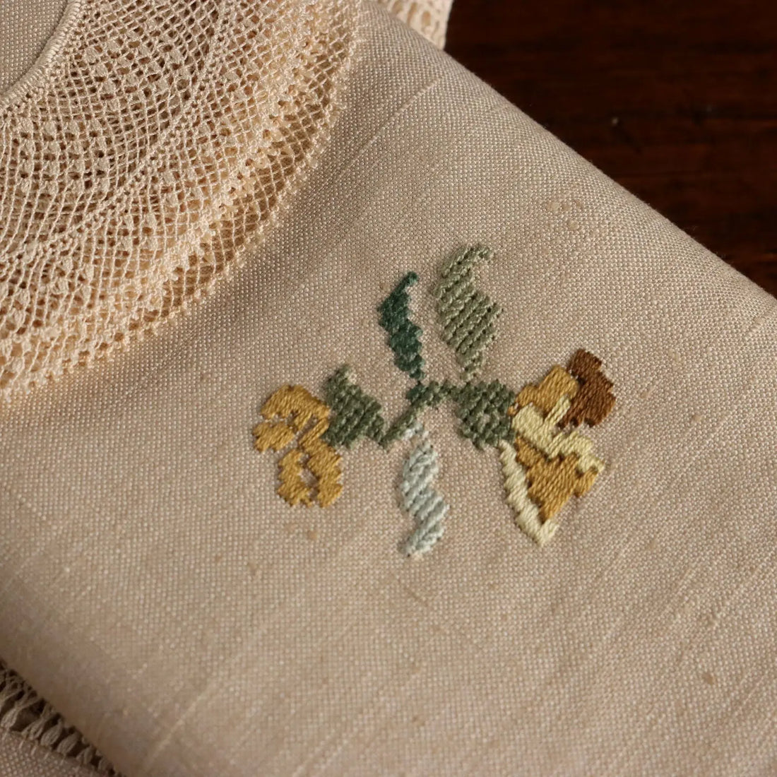 Linen Table Set Embroideries Cross-Stitch Italy 33 x 21 In