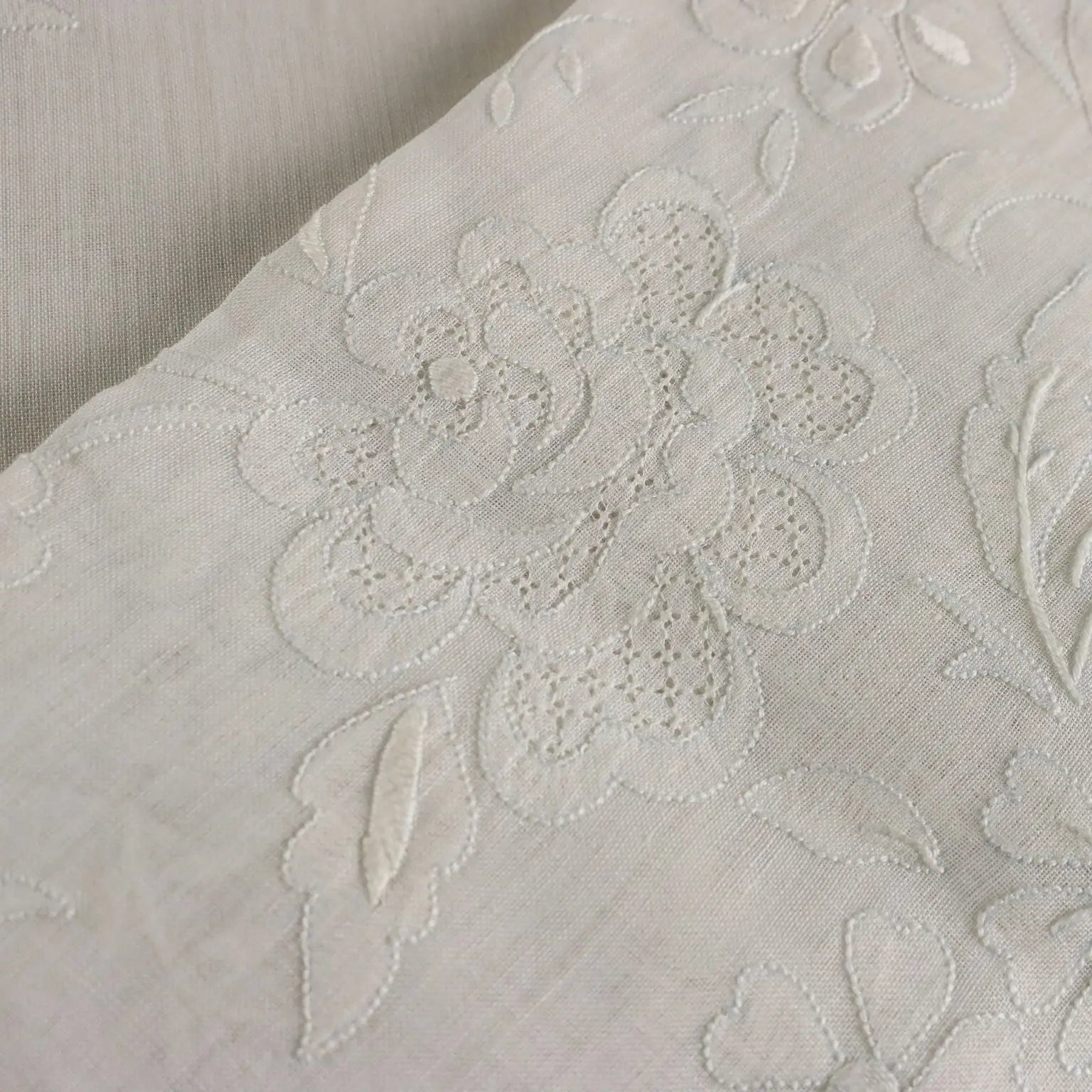 Linen Tablecloth with 12 Napkins and 12 Tea Napkins Italy
